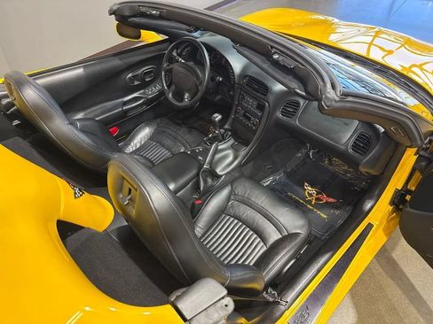 Used 2004 Chevrolet Corvette Convertible w/ Preferred Equipment Group RWD image 64