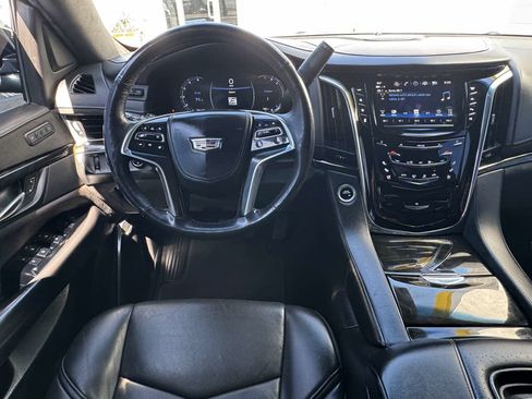 Used 2018 Cadillac Escalade Platinum AWD/4WD image 21