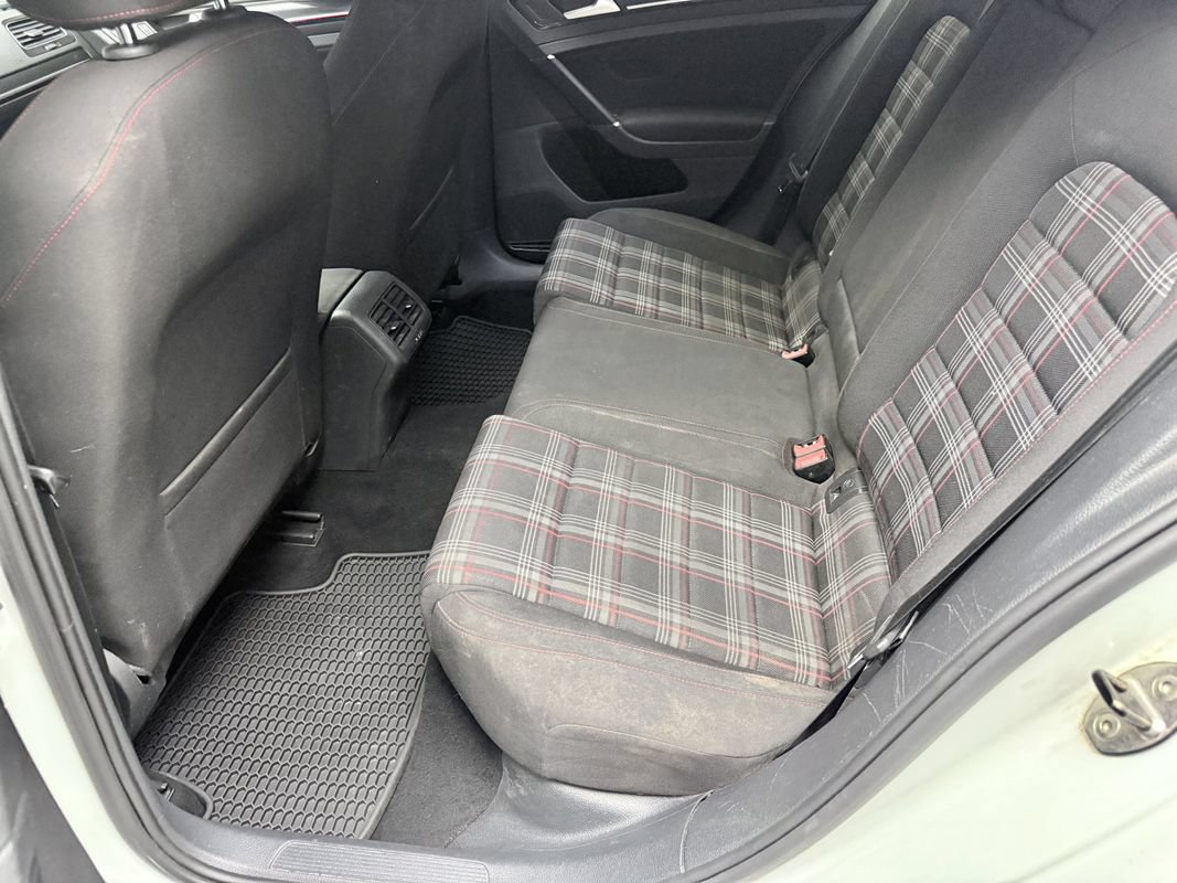 Used 2017 Volkswagen GTI SE FWD image 13
