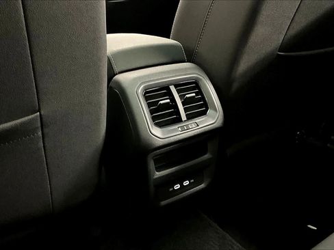 New 2026 Volkswagen Taos SE image 16