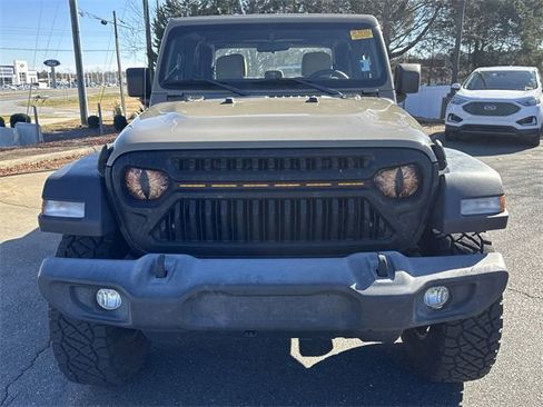 Used 2020 Jeep Gladiator Sport image 7