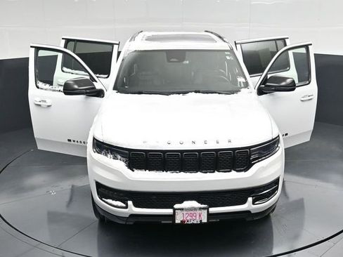 Certified 2024 Jeep Wagoneer Series II image 35