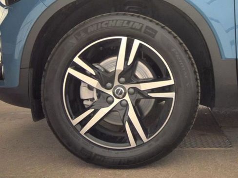 Used 2024 Volvo XC40 B5 Core AWD/4WD image 17