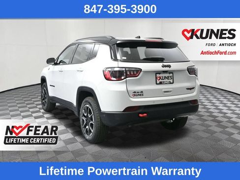 Used 2025 Jeep Compass Trailhawk AWD/4WD image 7