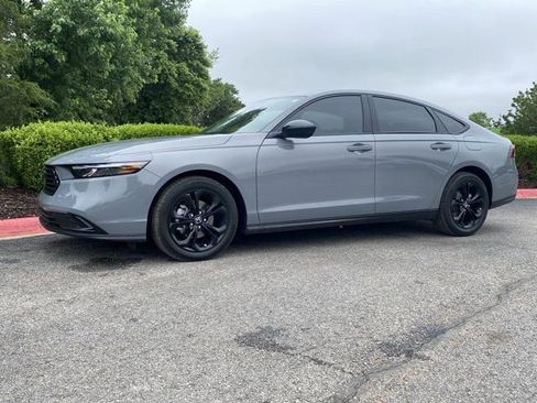 Used 2025 Honda Accord SE image 11