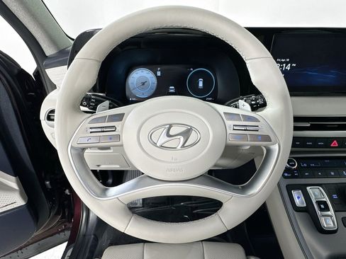 Used 2023 Hyundai Palisade Limited w/ Winter Package image 11