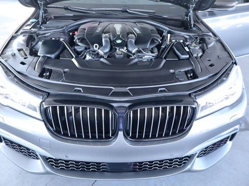 Used 2018 BMW 750i RWD image 40