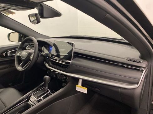 Used 2026 Jeep Compass Latitude image 20