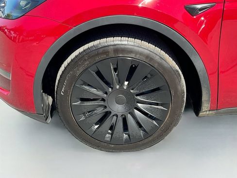 Used 2024 Tesla Model Y Long Range AWD/4WD image 32