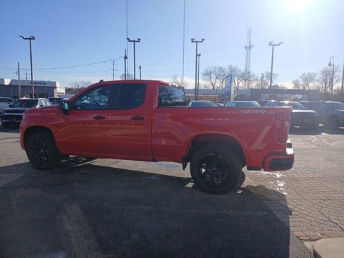 Used 2023 Chevrolet Silverado 1500 Custom image 7