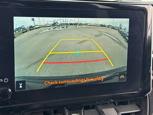 Used 2024 Toyota Corolla Cross XLE image 25