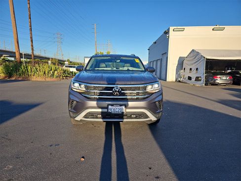 Used 2023 Volkswagen Atlas SE w/ Panoramic Sunroof Package image 2