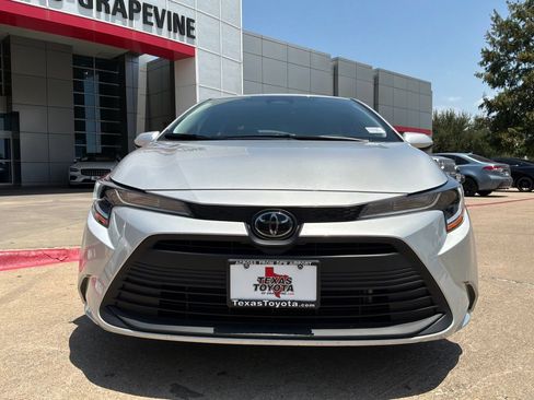 Used 2025 Toyota Corolla LE FWD image 3