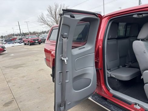 Used 2013 Toyota Tacoma 4x4 Access Cab V6 image 26