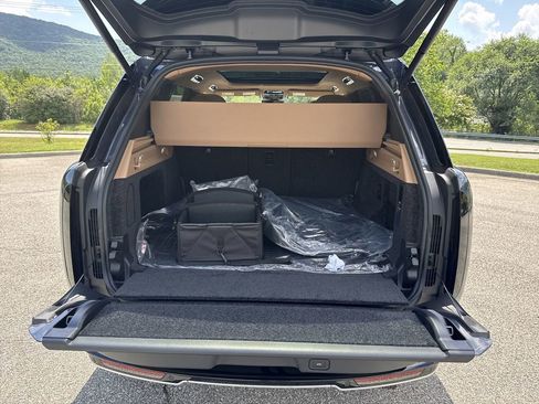 New 2025 Land Rover Range Rover SE AWD/4WD image 12
