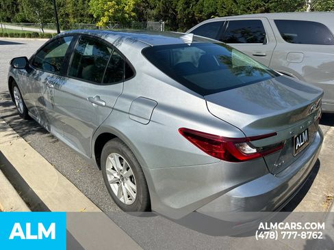 Used 2025 Toyota Camry LE FWD image 8