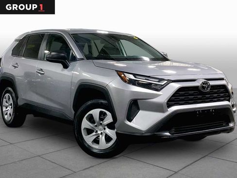 Used 2023 Toyota RAV4 LE AWD/4WD image 3