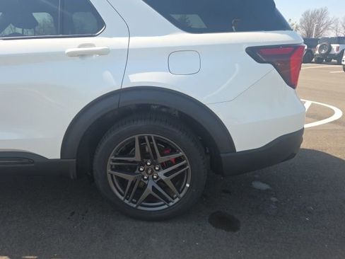 Used 2025 Ford Explorer ST image 15