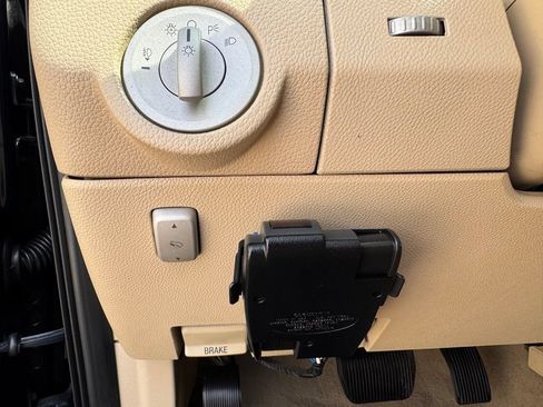 Used 2010 Lincoln Navigator 4WD image 27