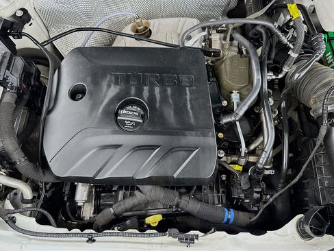 Used 2022 Buick Encore GX Essence FWD image 38