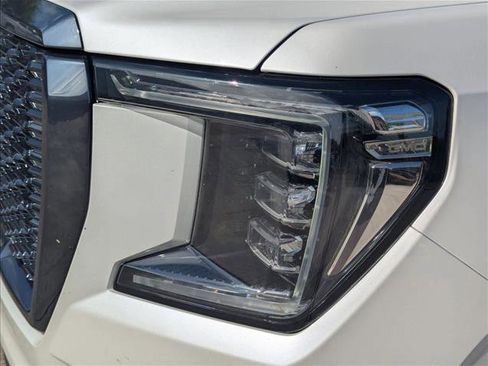 Used 2023 GMC Yukon XL Denali Ultimate AWD/4WD image 7