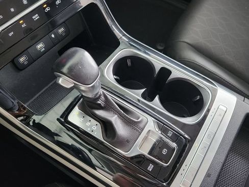 Used 2022 Kia Carnival EX FWD image 18