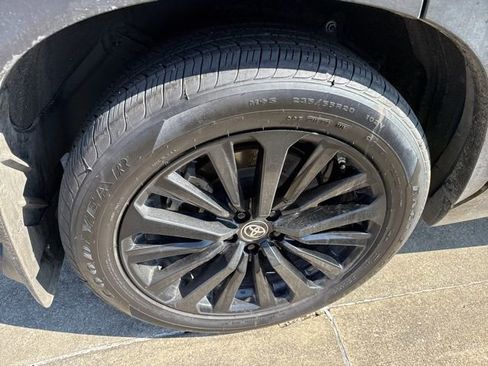 Used 2023 Toyota Highlander XSE image 10