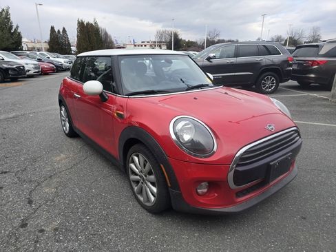 Used 2019 MINI Cooper 2-Door Hardtop image 2