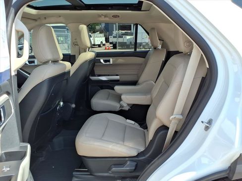 Used 2020 Ford Explorer XLT w/ Equipment Group 202A AWD/4WD image 12