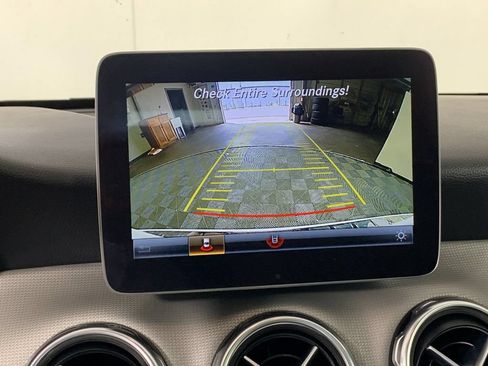Used 2019 Mercedes-Benz GLA 250 4MATIC image 25