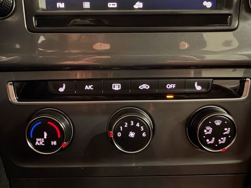 Used 2017 Volkswagen Golf Alltrack S image 9