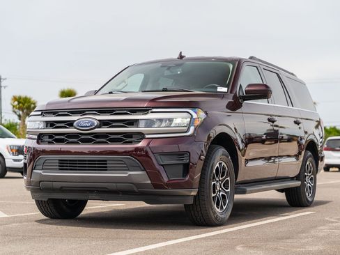 Used 2024 Ford Expedition Max XLT RWD image 3