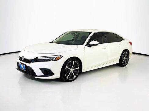 Used 2024 Honda Civic Touring image 3