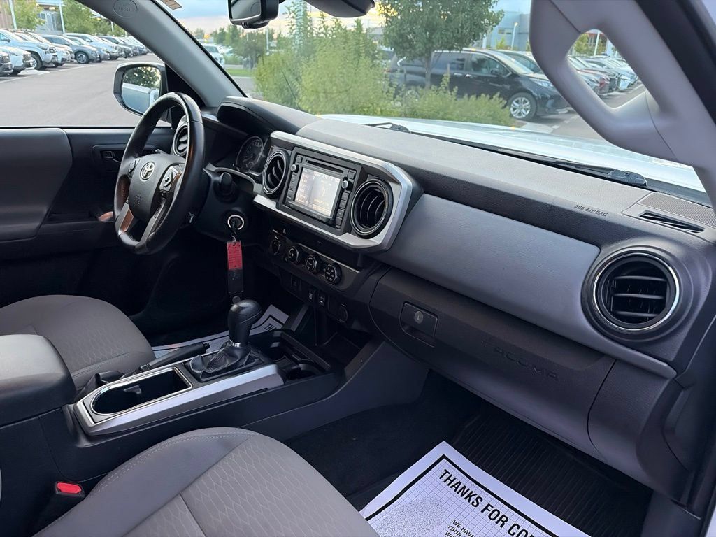 Used 2019 Toyota Tacoma SR5 AWD/4WD image 14