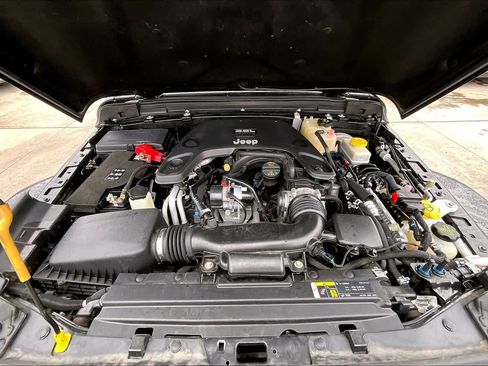 Used 2020 Jeep Wrangler Unlimited Sahara AWD/4WD image 33