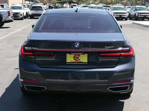Used 2020 BMW 740i w/ Premium Package RWD image 5