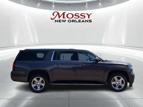 Used 2018 Chevrolet Suburban Premier image 4