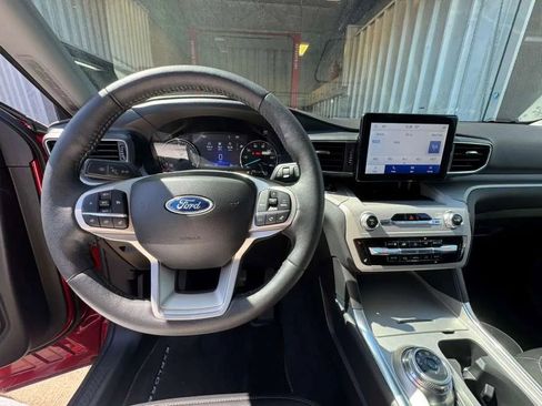 Used 2024 Ford Explorer XLT w/ Equipment Group 202A AWD/4WD image 15
