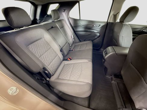 Used 2018 Chevrolet Equinox LT FWD image 24