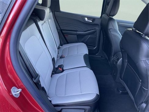Used 2024 Ford Escape SE image 18