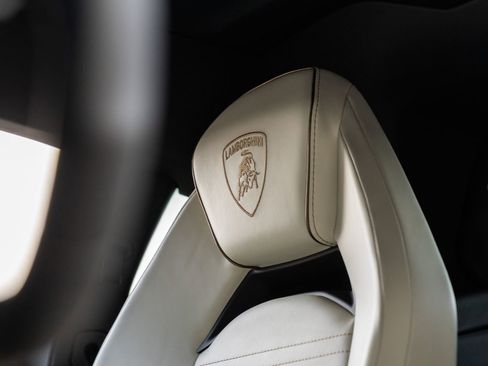 Used 2024 Lamborghini Revuelto AWD/4WD image 28