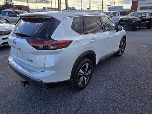 Used 2024 Nissan Rogue SL image 6