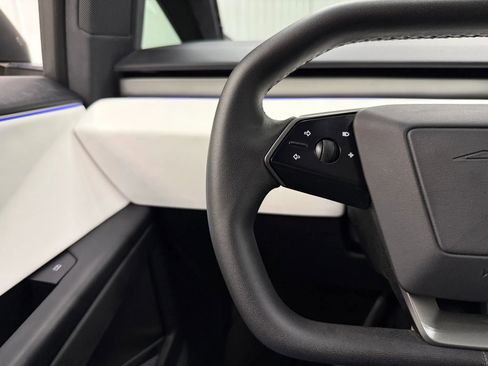 Used 2024 Tesla Cybertruck AWD Crew Cab image 25