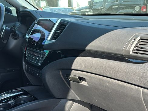 Used 2018 Honda Pilot Touring image 29