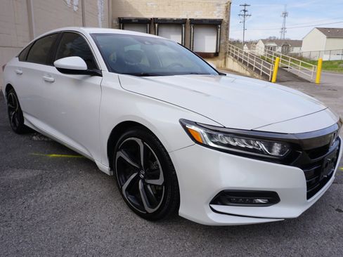 Used 2018 Honda Accord Sport image 5