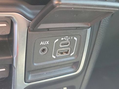 Used 2022 Jeep Wrangler Unlimited Sahara AWD/4WD image 27