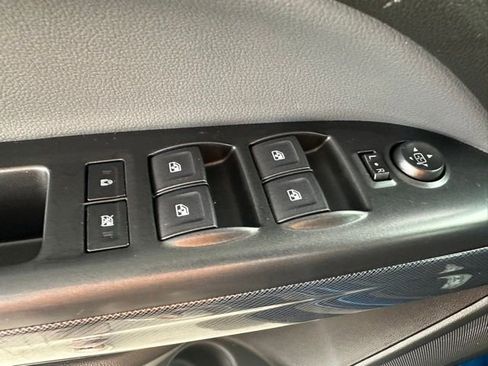 Used 2022 Chevrolet Colorado Z71 AWD/4WD image 27