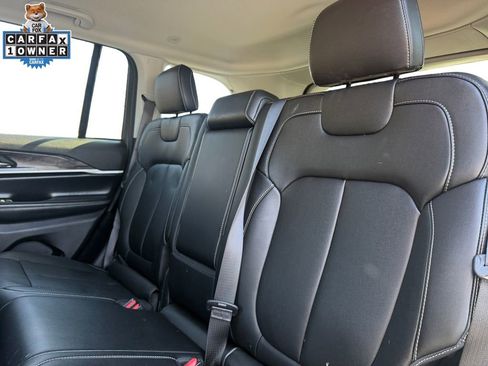 Used 2023 Jeep Grand Cherokee Limited image 14