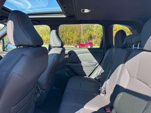 Certified 2025 Subaru Forester Premium image 29