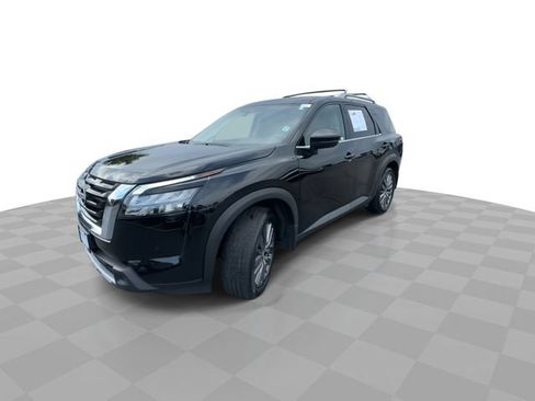 Used 2025 Nissan Pathfinder SL w/ SL Premium Package FWD image 4